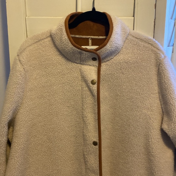 Beautiful Old Navy Sherpa Jacket - Picture 2 of 8